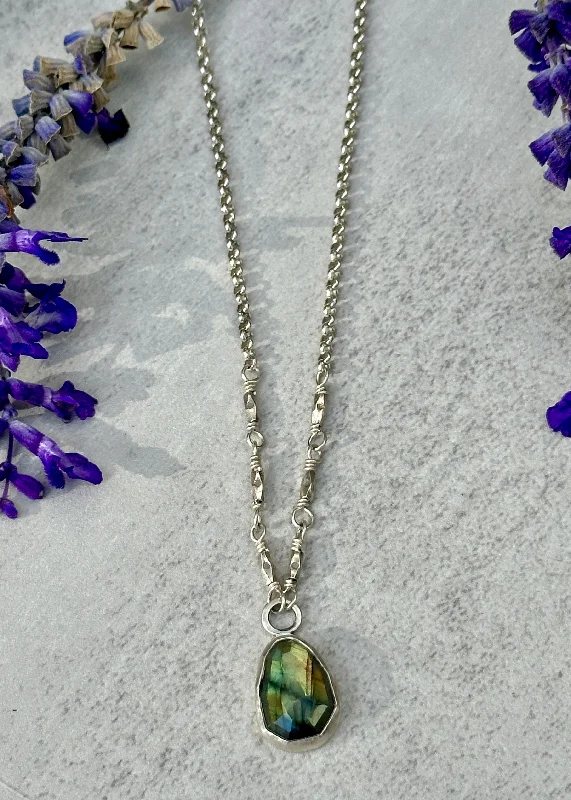 elegant crystal necklaces -Labradorite Links Necklace