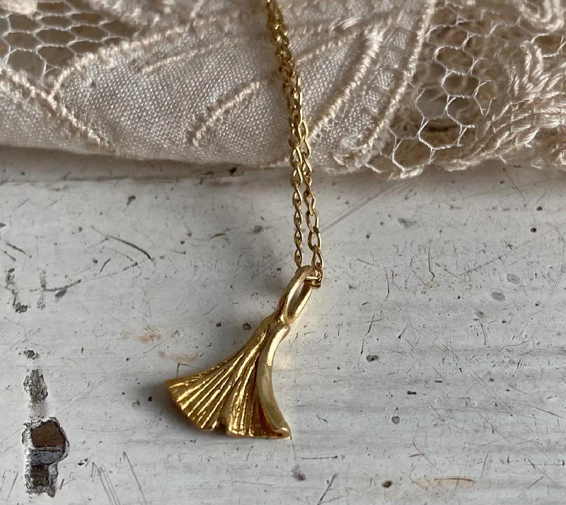 celebrity inspired necklaces -Gingko leaf necklace | silver gold plated