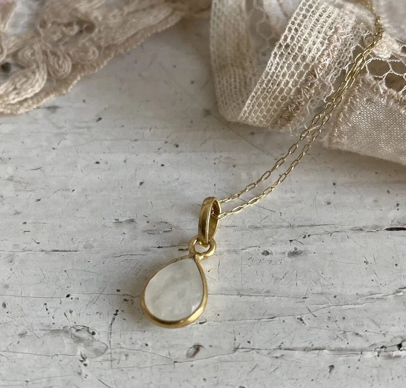 affordable necklaces for women -Moonstone | cut pendant necklace | 24k Gold-plated