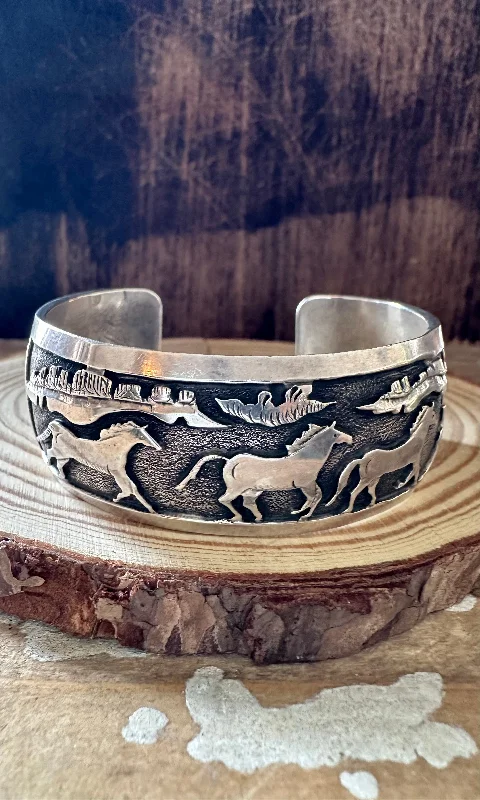 stylish bracelets for parties -BOBBY BEGAY HORSES Silver Cuff 56g